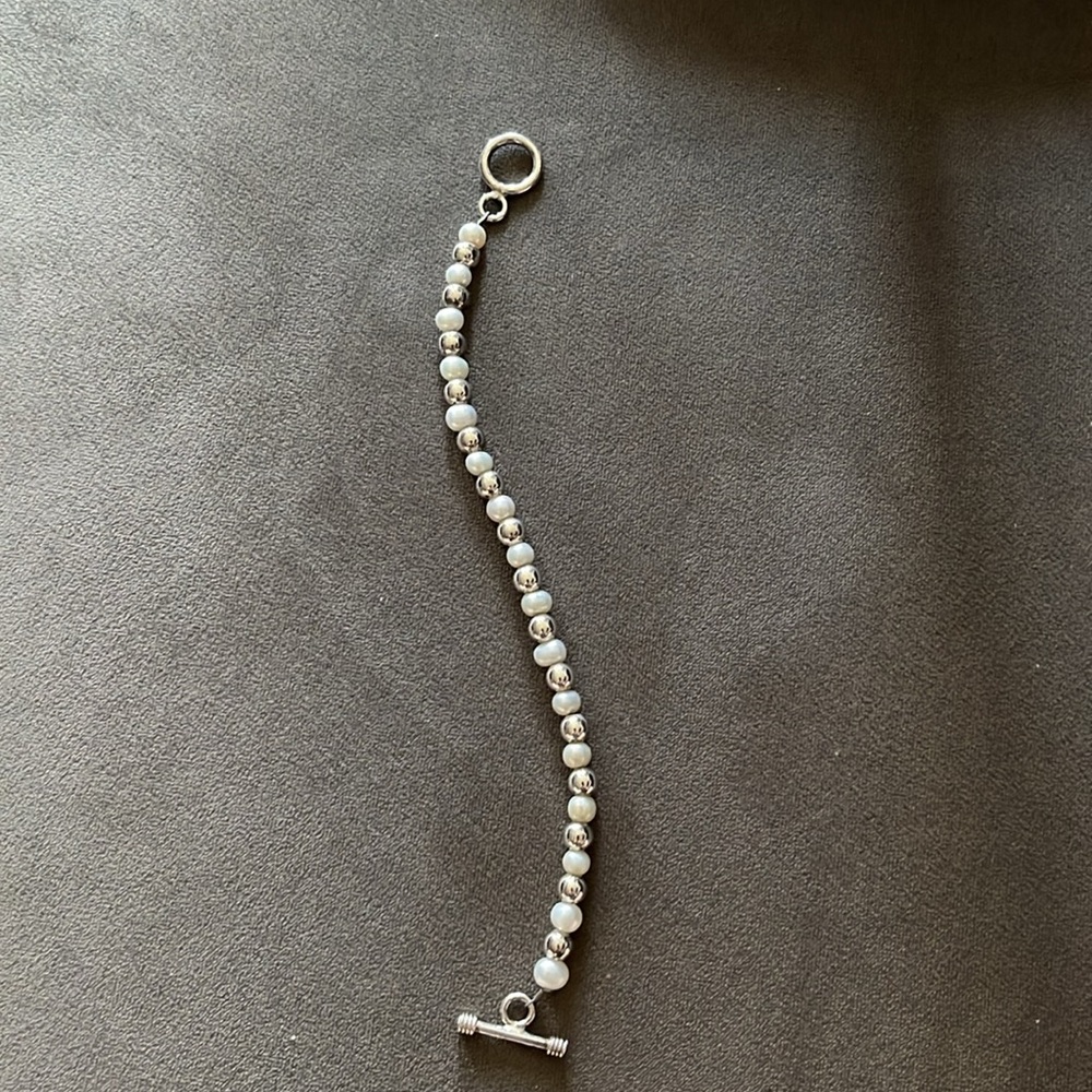 Silpada sterling silver with pearls toggle bracelet 8 inches long - Picture 3 of 5